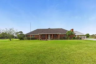 1236 County Rd 634, Alvin, TX 77511 - Photo 7