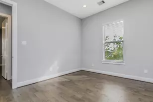 8409 Hempstead Rd, Houston, TX 77008 - Photo 23