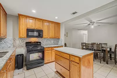 9318 Linda Vista Road, Houston, TX 77078 - Photo 11