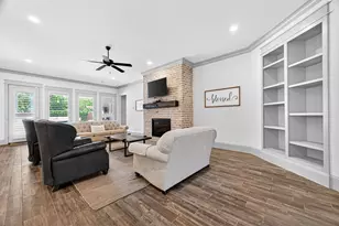 2072 Laurie Darlin Dr, Conroe, TX 77384 - Photo 9