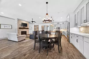 2072 Laurie Darlin Dr, Conroe, TX 77384 - Photo 7