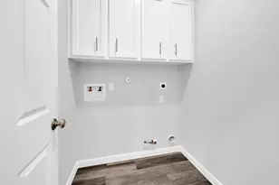 915 Oak Grove St, La Porte, TX 77571 - Photo 15