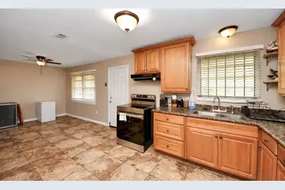 2914 Dragonwick Drive, Houston, TX 77045 - Photo 11