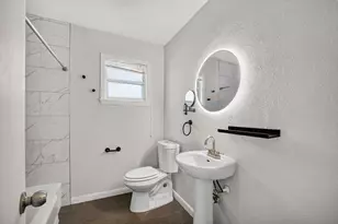 2420 McDuffie St, Houston, TX 77019 - Photo 11