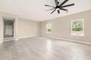 5854 Southville St, Houston, TX 77033 - Photo 9