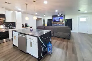 606 E Ahldag St, Wharton, TX 77488 - Photo 3