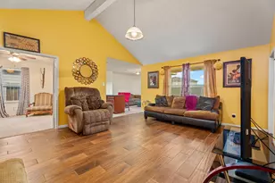 818 Marigold Rd, Baytown, TX 77521 - Photo 7