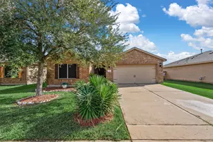 818 Marigold Rd, Baytown, TX 77521 - Photo 3