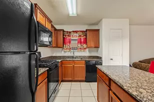 818 Marigold Rd, Baytown, TX 77521 - Photo 11