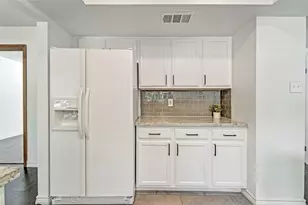 17 E Wandering Oak Dr, The Woodlands, TX 77381 - Photo 15