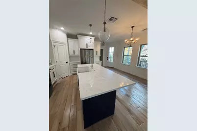 109 Cove Point, Conroe, TX 77356 - Photo 5