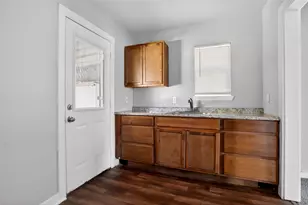 1711 W 5th St, Freeport, TX 77541 - Photo 13