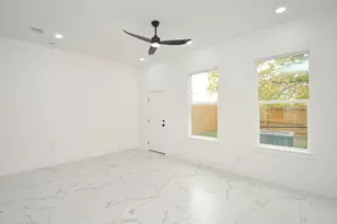 9312 Waller St, Houston, TX 77012 - Photo 3