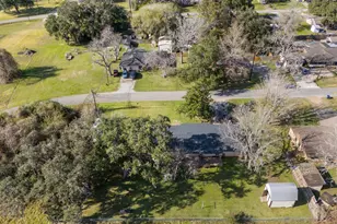 904 Avenue C, Sweeny, TX 77480 - Photo 37