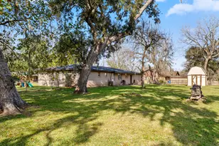 904 Avenue C, Sweeny, TX 77480 - Photo 5