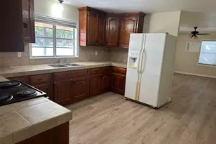 719 Eckel St, La Grange, TX 78945 - Photo 5