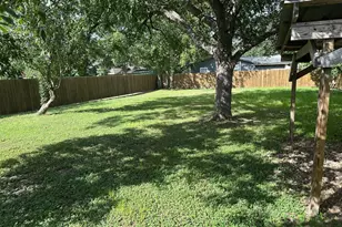 719 Eckel St, La Grange, TX 78945 - Photo 9