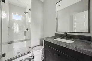 404 Avondale St, Houston, TX 77006 - Photo 37