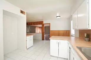 8235 Dover St, Houston, TX 77061 - Photo 17