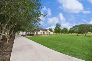 1091 Caney Trail Dr, Wharton, TX 77488 - Photo 3