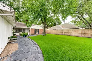 2602 Briarbrook Dr, Houston, TX 77042 - Photo 21