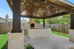 1927 Pinewood Ct, Baytown, TX 77521 - Photo 37