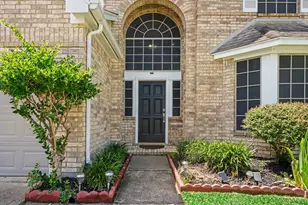 1927 Pinewood Ct, Baytown, TX 77521 - Photo 7