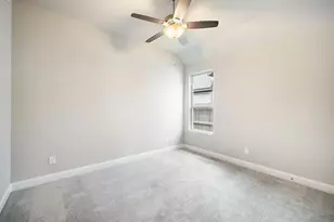 11211 Southwood Dr, Iowa Colony, TX 77583 - Photo 9