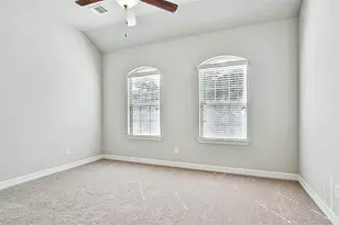 40 Woodland Hills Dr, Conroe, TX 77303 - Photo 9