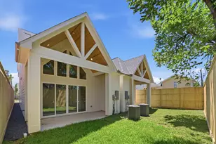 611B E 25th St, Houston, TX 77008 - Photo 3