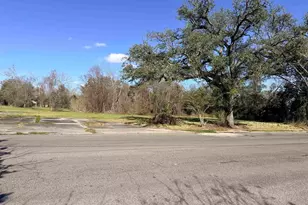 1606 W Park Ave, Orange, TX 77630 - Photo 1