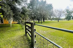5610 County Rd 823, West Columbia, TX 77486 - Photo 13