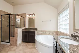 2214 Ascot Ln, Sugar Land, TX 77479 - Photo 5