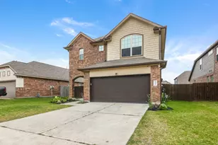 2226 Spring Hollow Dr, Baytown, TX 77521 - Photo 3