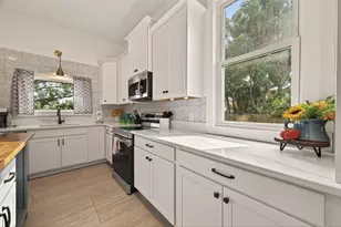 2815 Ball St, Galveston, TX 77550 - Photo 9