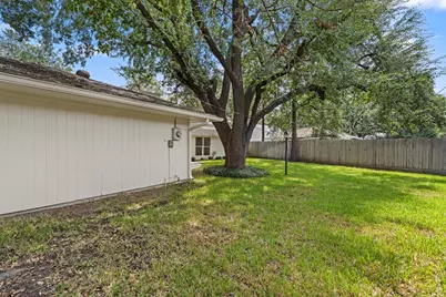 506 Briar Hill Drive, Houston, TX 77042 - Photo 35
