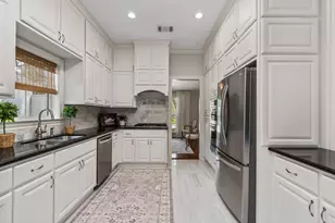 506 Briar Hill Dr, Houston, TX 77042 - Photo 11