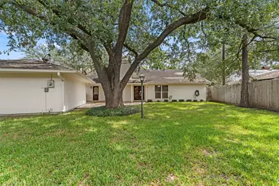 506 Briar Hill Drive, Houston, TX 77042 - Photo 33