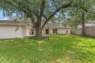 506 Briar Hill Dr, Houston, TX 77042 - Photo 33