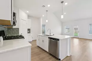 2547 Gray Gale Ct, Baytown, TX 77523 - Photo 9