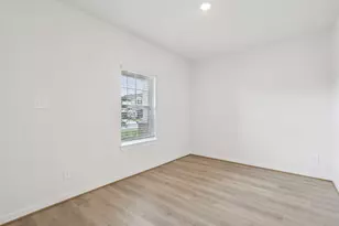 2547 Gray Gale Ct, Baytown, TX 77523 - Photo 11