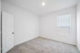 826 Ridgewood Clfs Ct, Willis, TX 77378 - Photo 7