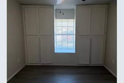 5406 Lyndhurst Drive, Houston, TX 77033 - Photo 9