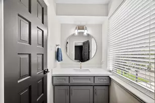 11103 Holly Springs Dr, Houston, TX 77042 - Photo 29