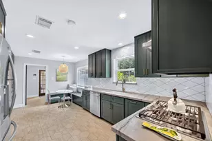 11103 Holly Springs Dr, Houston, TX 77042 - Photo 11