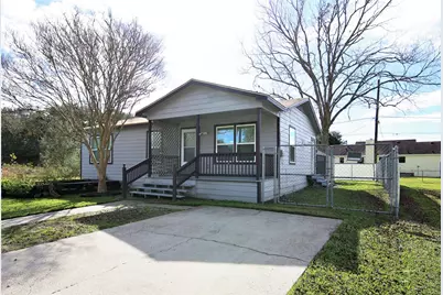 6611 Wayne Johnson Avenue, Hitchcock, TX 77563 - Photo 1
