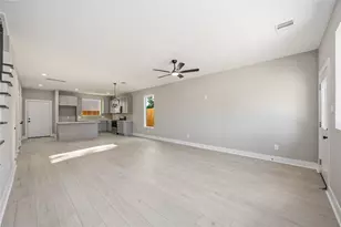 5827 Polly St, Houston, TX 77016 - Photo 5