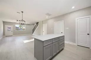 5827 Polly St, Houston, TX 77016 - Photo 9