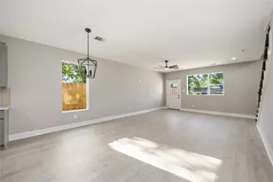 5827 Polly St, Houston, TX 77016 - Photo 3