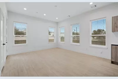 105 Tolima Dove Street, Houston, TX 77018 - Photo 9